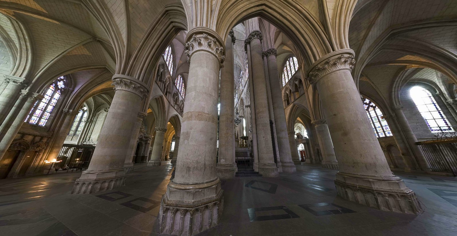 le mans Cathedral 6